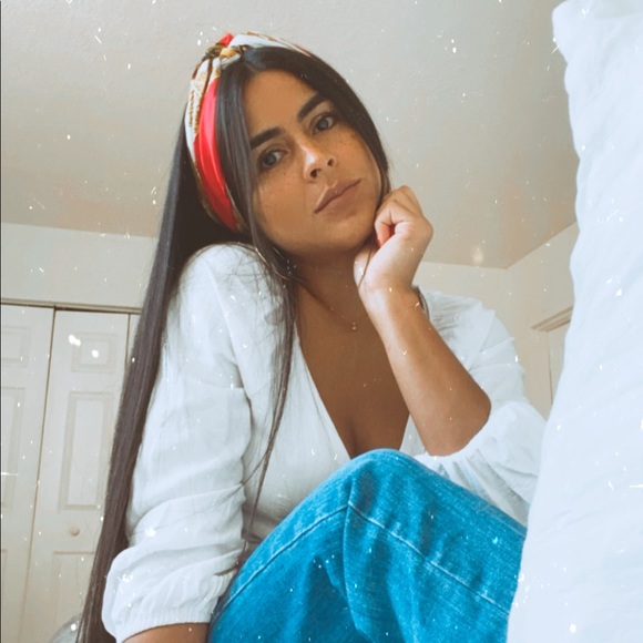 Red chain top - Picture 7 of 10